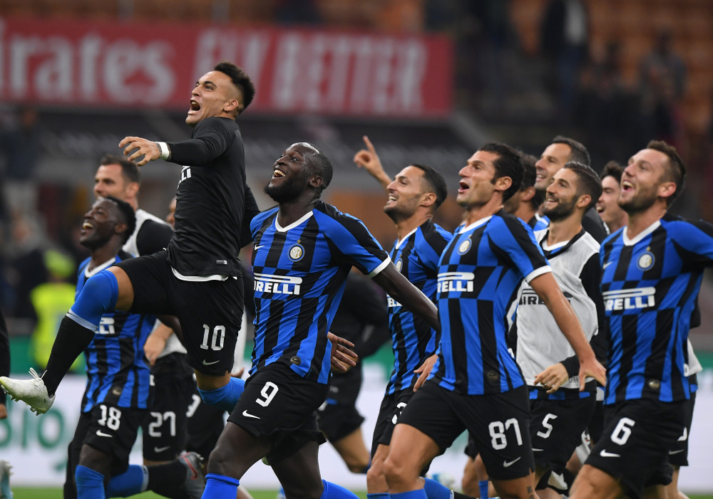 [国内足球]冯劲角球开出 李圣龙头球扩大比分