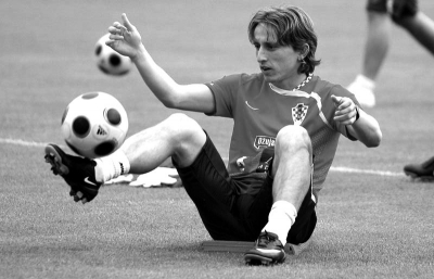 非洲杯4强全部诞生，33岁萨拉赫创造历史，4场轰入4球